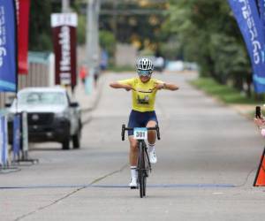 Desde sus inicios usando la bicicleta como transporte escolar, Karen ha transformado el ciclismo en su pasión y estilo de vida.