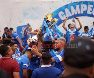 Motagua ya elevó su copa 18, pero aún falta mucho camino para acercarse al vecino y eterno rival, Olimpia.