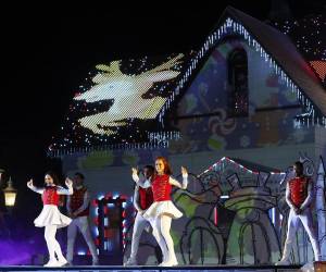 El parque temático navideño ‘Sueño Mágico’ en Guadalajara ofrece todo tipo de atracciones, desde juegos mecánicos y teatro en la histórica Mansión Clover Lawn, pero lo más llamativo es como luce la Mansión de Santa.