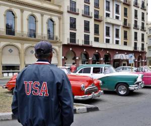 En dos intervenciones televisadas simultáneas, los entonces presidentes de EE.UU. y Cuba, Barack Obama y Raúl Castro, en 2014, sorprendieron al mundo al anunciar que ambos países, enfrentados desde el triunfo de la revolución en la isla en 1959, se tenderían la mano tras meses de negociaciones secretas patrocinadas por Canadá y el Vaticano. Se cumplen 10 años.