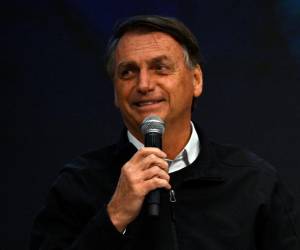 Según una encuesta del Instituto Datafolha divulgada el jueves, Bolsonaro revirtió avances recientes y quedó aún más rezagado frente a Lula.