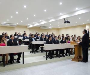 Con atención personalizada para cada uno de sus alumnos, UTH te acompaña en tus maestrías en todo momento.