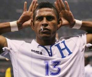 Carlo Costly fue autor del segundo gol del partido entre México y Honduras en las eliminatorias mundialistas de 2013, donde México cayó derrotado en el Estadio Azteca.