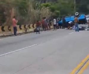 El percance ocurrió en el kilómetro 56 de la carretera CA-5, donde ocho de diez personas abordo del vehículo resultaron heridas, teniendo que ser trasladadas al Hospital Escuela.