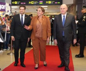 La presidenta de Honduras, Xiomara Castro, llegó a Panamá para participar en los 60 años del Parlatino.