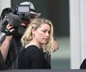 Amber Heard llegando a la corte previo a la lectura del veredicto.