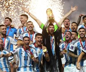 Futbolista campeón del mundo con Argentina y Messi, sorprende al reaparecer con equipo de tercera división.