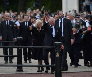 Un día después de la muerte de la reina Isabel II, el nuevo rey Carlos III y la reina consorte viajaron a Londres.