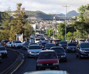 Los propietarios de más de dos millones de vehículos que circulan en Honduras deben pagar la tasa única anual por matrícula.