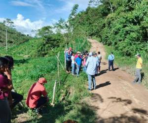 El cuerpo del hombre fue encontrado tirado en una quebrada.