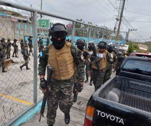 Elementos de la Policía Militar del Orden Público y otras unidades policiales llegaron a la colonia Villa Cristina y a otras zonas del Distrito Central para intensificar los operativos.