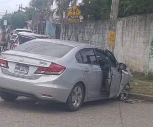 Las víctimas iban a bordo de este vehículo tipo turismo.