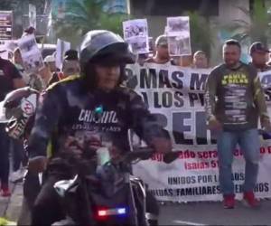 La marcha inició desde tempranas horas de este jueves y los pastores y familiares ya se encuentran en casa de gobierno a la espera de ser atendidos.