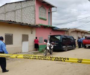 Autoridades acordonaron la escena del crimen.