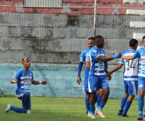 El exdelantero de Motagua, Marco Tulio Vega, le dio el triunfo al Victoria, en los primeros segundos del partido.