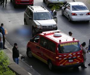 Una detenida y dos fallecidos dejó un aparatoso accidente a la altura del puente Juan Ramón Molina en Tegucigalpa, a inmediaciones del Estadio Nacional “Chelato” Uclés, en Tegucigalpa, capital de Honduras. A continuación las imágenes del percance.