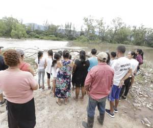 La tragedia del río Choluteca dejó una cicatriz imborrable en El Zarzal. Décadas después, el olvido gubernamental mantiene a la comunidad incomunicada.