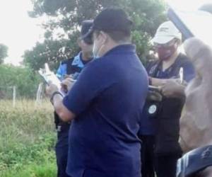 Los agentes de la morgue llegaron hasta el lugar para realizar el levantamiento de los cuerpo.