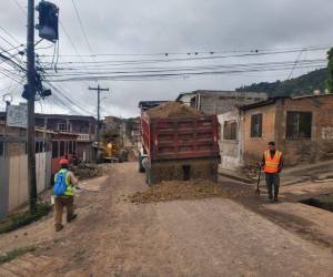 Las calles se reparan con material selecto, lo que garantiza que los trabajos sean de mejor calidad y más durables.