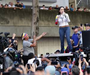 María Corina Machado habló ante la multitud antes de ser detenida.