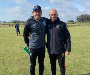 Mauro Bustamante, aprovechó para tomarse una fotografía con el subcampeón del mundo con la Sub-17 de Uruguay.