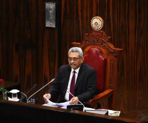 El fin de semana el presidente huyó de su residencia ante la presión de miles de manifestantes.