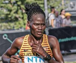 La atleta Rebecca Cheptegei de Uganda fue rociada con gasolina y luego su novio le prendió fuego