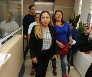 La precandidata a diputada por el Partido Nacional, Sara Zavala, llegó acompañada de parte de la militancia del Partido Nacional.