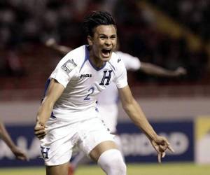 Denil Maldonado nació y creció en El Carrizal de Comayagüela, Tegucigalpa. Desde pequeño mostró un amor inquebrantable por el fútbol, jugando en las calles y canchas de tierra. Apodado “El Chino”, destacó por su talento natural y su determinación desde temprana edad. Esta es su inspiradora historia.