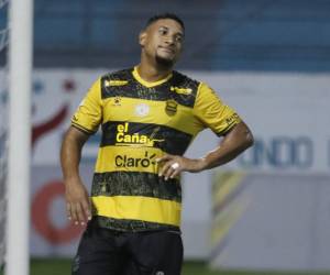 Bryan Acosta regresó en el torneo Apertura 2024 al Real España, pero duró poco y vuelve al extranjero.