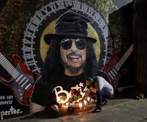 Fundador del movimiento del rock en Tijuana, Bátiz influyó en artistas como Santana y Alex Lora, y en noviembre fue homenajeado con las llaves de la ciudad fronteriza.