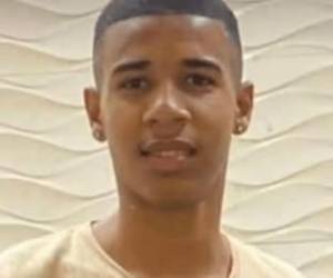 Una celebración de Año Nuevo terminó en tragedia cuando Kauan Galdino Florêncio Pereira, un joven futbolista de 18 años, recibió un disparo en la cabeza durante un baile en la localidad de Queimados, en la región de Baixada Fluminense, Río de Janeiro.