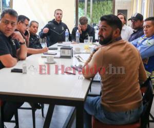 Con la presencia de representantes de la Policía Nacional, los personeros de la Concacaf se reunieron con las autoridades de Olimpia, quienes son los encargados de organizar este duelo de vuelta de semifinales en el estadio Nacional Chelato Uclés.