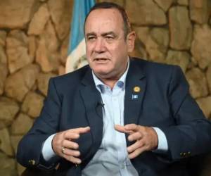 El presidente de Guatemala fue puesto a salvo por su equipo de seguridad y fue trasladado hasta la capital del país centroamericano.