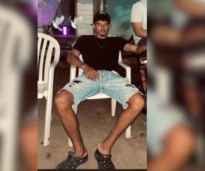 La noche del domingo 24 de noviembre se registró un trágico accidente en la carretera principal frente a la municipalidad de Roatán, donde perdió la vida Kevin Aguilar Martínez, de 21 años, residente de la comunidad de El Berrinche.