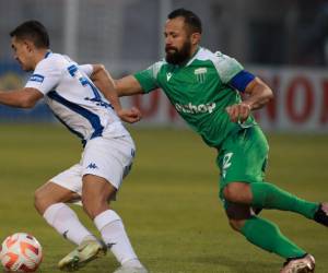 Un año permaneció el hondureño Alfredo Mejía en la primera división del balompié griego. Ahora jugarán en la segunda categoría.