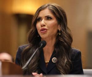 El Senado de Estados Unidos confirma a Kristi Noem como la nueva secretaria de Seguridad Nacional.