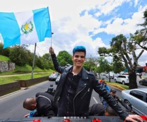 Nelson recorrió las calles capitalinas acompañado por una caravana.