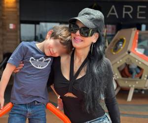 La famosa actriz y cantante, Maribel Guardia, ha decidido renunciar a su participación en la exitosa obra “Lagunilla Mi Barrio”, con la finalidad de enfocarse en cuidar a su nieto mientras se resuelve la crisis familiar que involucra a su nuera y viuda de Julián Figueroa, Imelda Garza Tuñón.