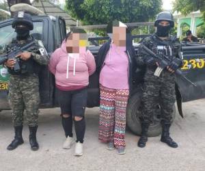 Dos mujeres que son integrantes de la banda “Los Ortega” fueron capturadas por agentes de la Policía Militar del Orden Público (PMOP) y Dirección de Lucha Contra el Narcotráfico (DLCN), en Minas de Oro, Comayagua.