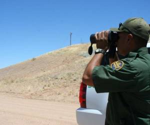 Agentes de la Patrulla Fronteriza en Arizona se mantienen alerta a diario por el pesado tráfico de indocumentados en la frontera de Estados Unidos.