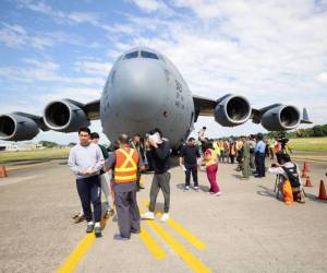 En dos vuelos militares estadounidenses llegaron a Honduras el pasado viernes 126 hondureños deportados.