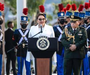 La presidenta hondureña asistió al Juana Laínez ha pronunciar su discurso en el inicio de las fiestas patrias.