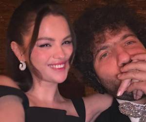 La cantante Selena Gómez y su prometido Benny Blanco disfrutaron juntos de la llegada del Año Nuevo 2025 en una noche de fiesta y lujos.