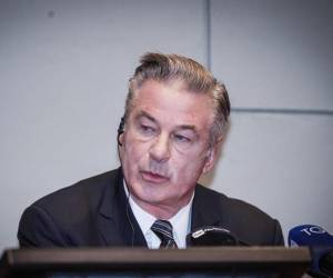 El 12 de julio, Alec Baldwin fue absuelto tras la desestimación de su caso por homicidio involuntario, al considerar que la Fiscalía no reveló “pruebas críticas”.