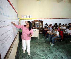 Son más de 65,000 maestros que laboran en el sistema educativo público que recibirán el aumento salarial en 2025.