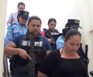 Darlyn Nayeli Pérez Lagos en el momento que era ingresada a los Juzgados de Letras Penal de Choluteca.