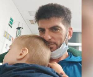 En un mensaje en Instagram, Alejandro Romero contaba que a su hijo le habían diagnosticado un tumor cerebral e hidrocefalia y que necesitaba “asistencia médica urgente”, ya que había dejado de comer, hablar y caminar.