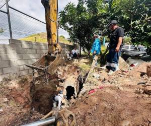 A la zona se trasladó una cuadrilla a realizar los trabajos. Se necesitó de maquinaria pesada para sacar la cantidad de basura.