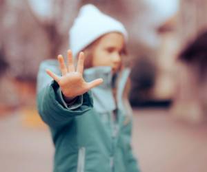 Educar a los niños para que marquen sus propios límites es un regalo invaluable que los acompañará toda la vida.